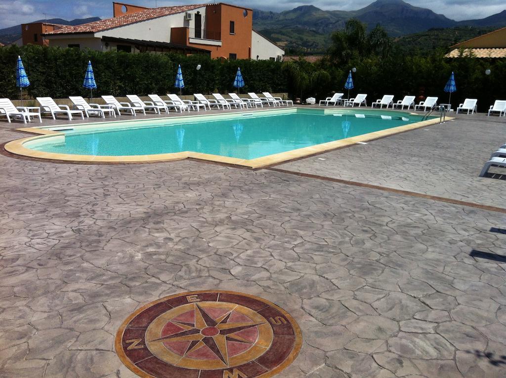 Vacanze Paradise Vicino Cefalu Piscina Aperta Campofelice Di Roccella